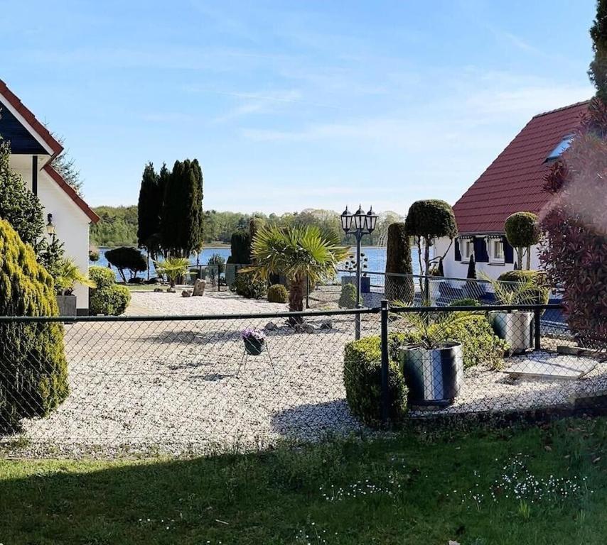Freistehendes Ferienhaus Am See Naehe Roermond Heel Eksteriør billede