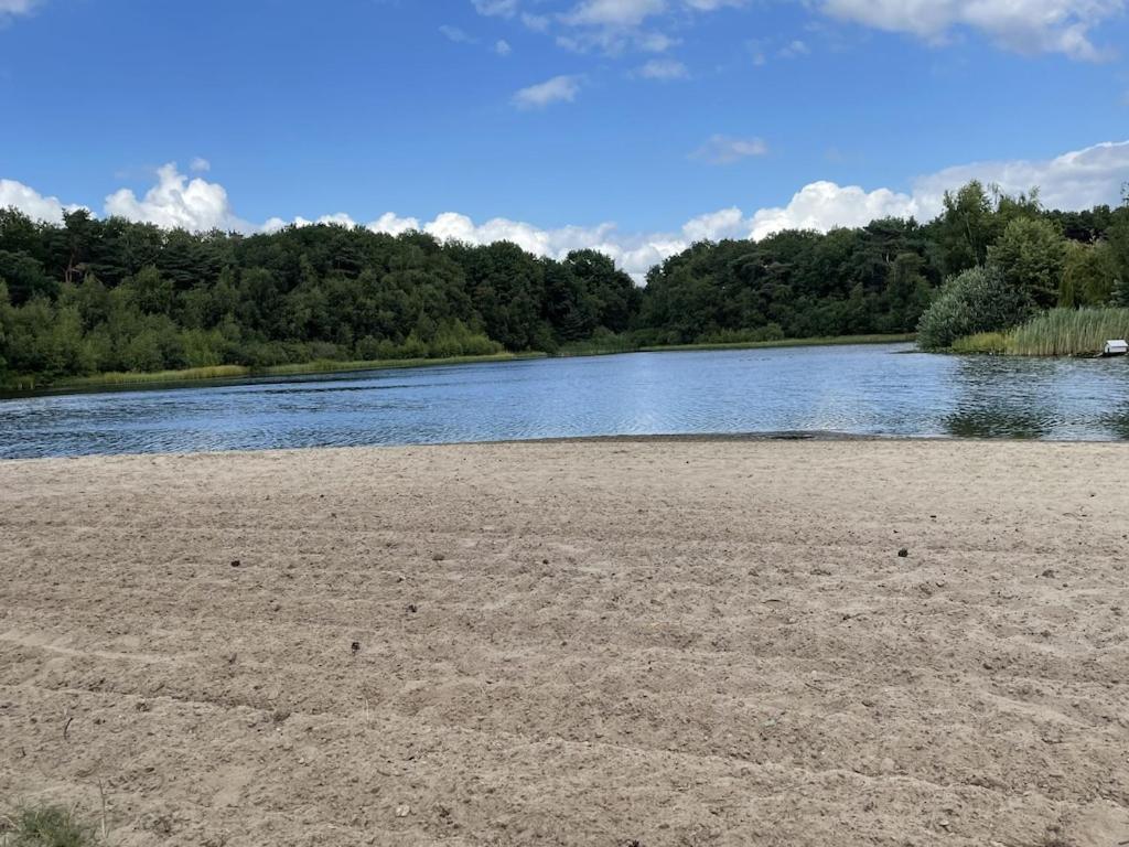 Freistehendes Ferienhaus Am See Naehe Roermond Heel Eksteriør billede