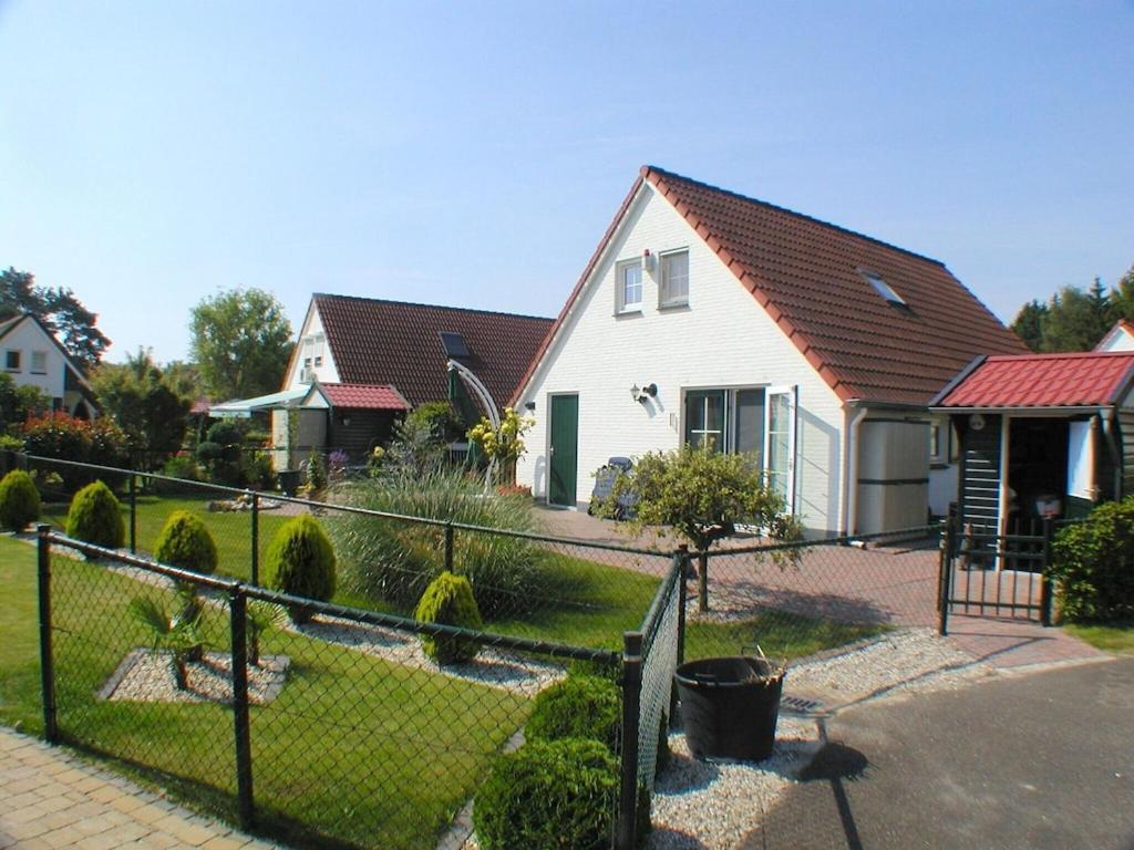 Freistehendes Ferienhaus Am See Naehe Roermond Heel Eksteriør billede