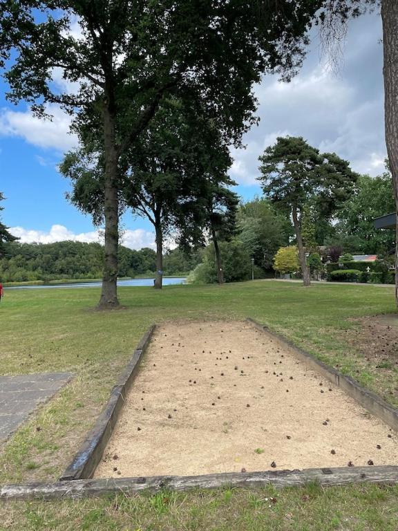 Freistehendes Ferienhaus Am See Naehe Roermond Heel Eksteriør billede