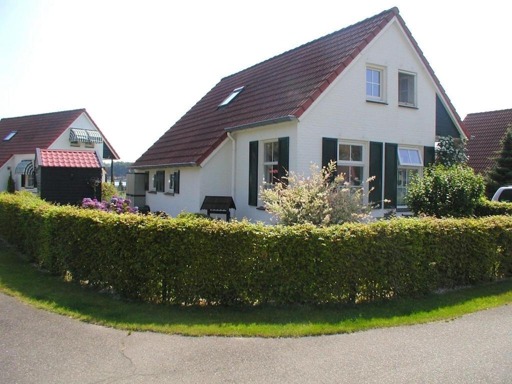 Freistehendes Ferienhaus Am See Naehe Roermond Heel Eksteriør billede