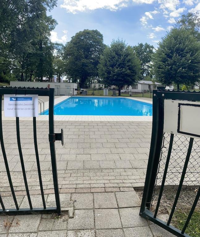 Freistehendes Ferienhaus Am See Naehe Roermond Heel Eksteriør billede