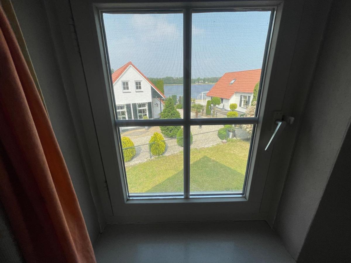 Freistehendes Ferienhaus Am See Naehe Roermond Heel Eksteriør billede