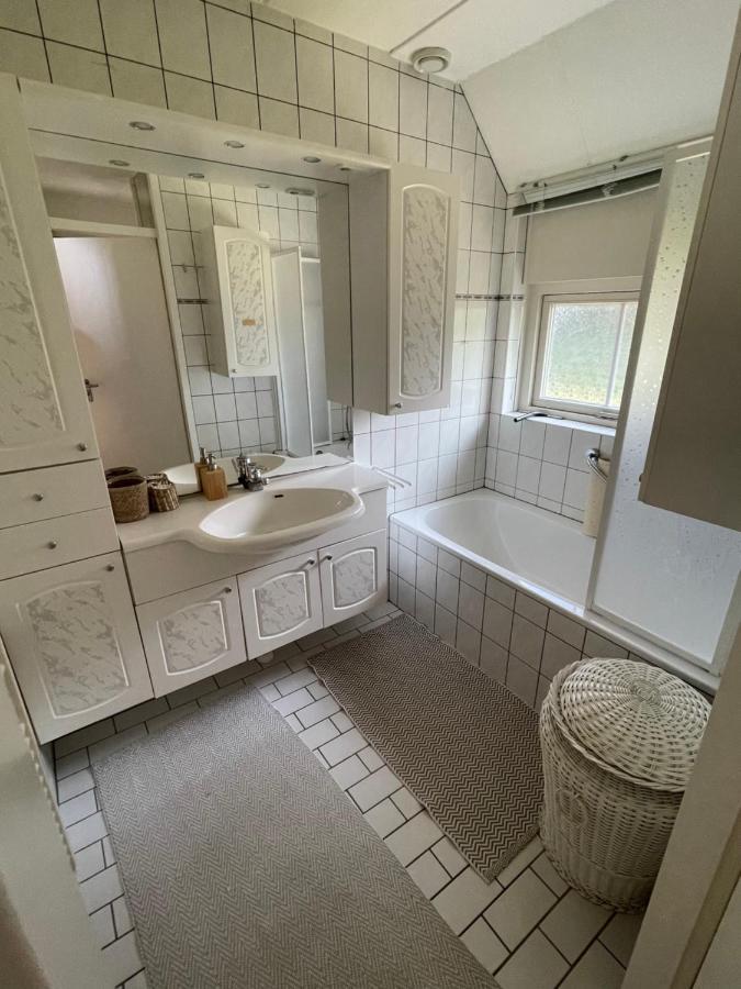 Freistehendes Ferienhaus Am See Naehe Roermond Heel Eksteriør billede